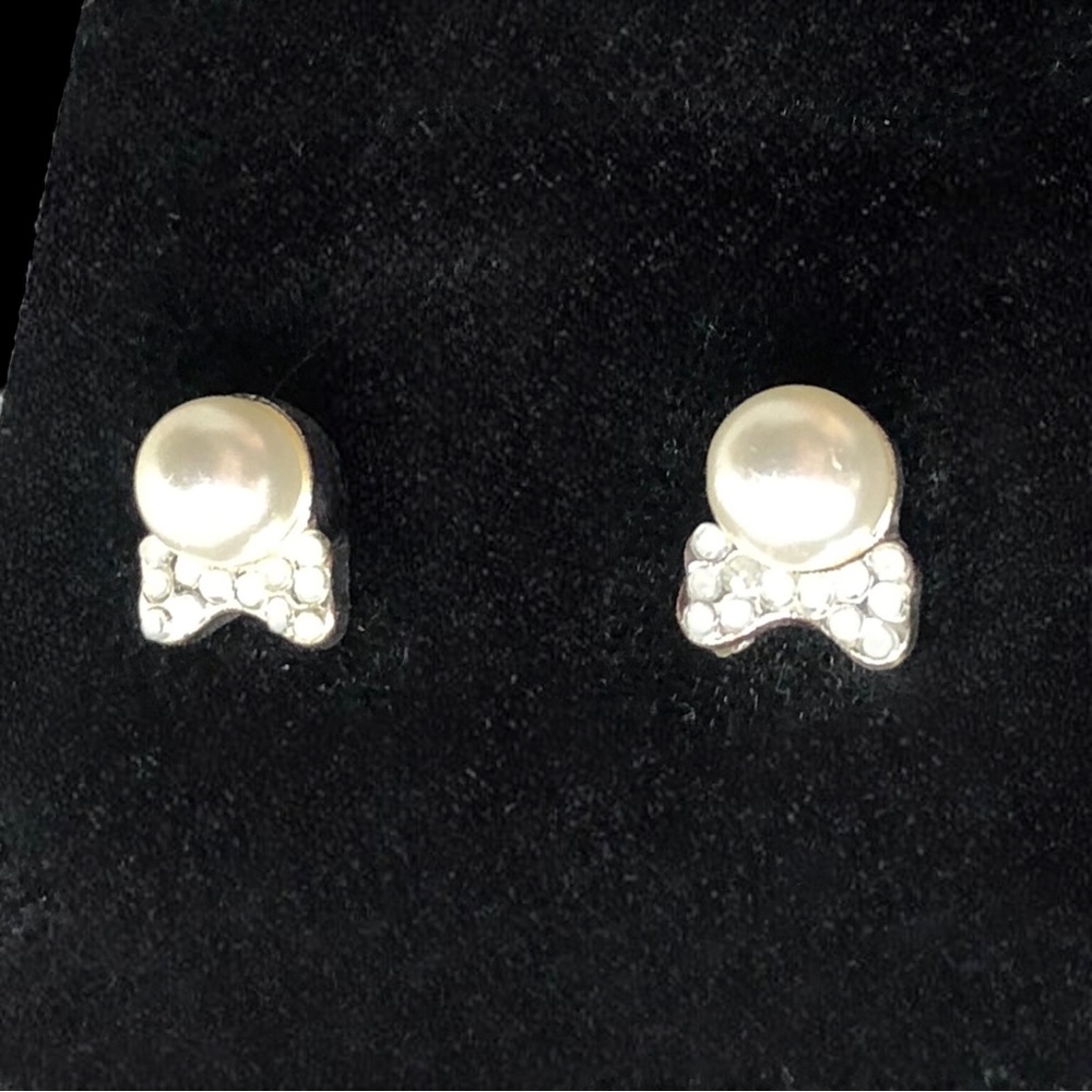 Faux Pearl Stud Earrings Oyster White with Rhinestone Bow